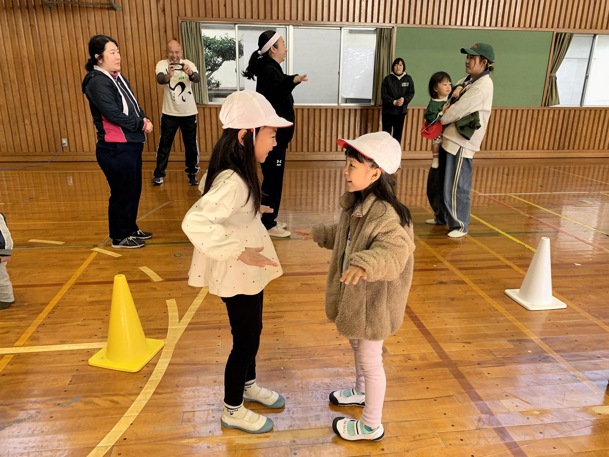 ジェスチャー伝言ゲーム