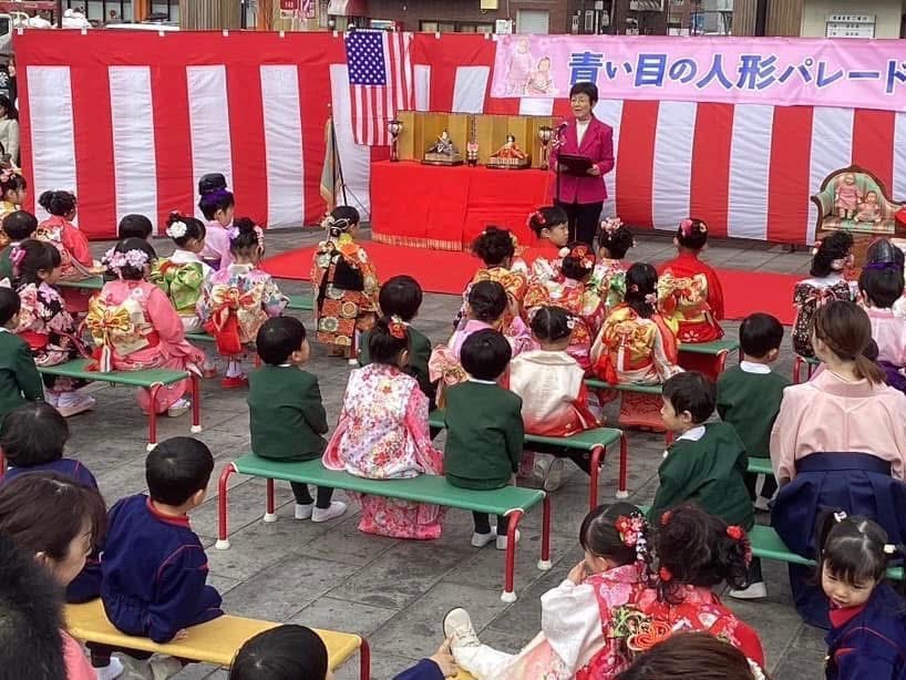 青い目の人形パレード