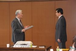 会長から市長へ答申