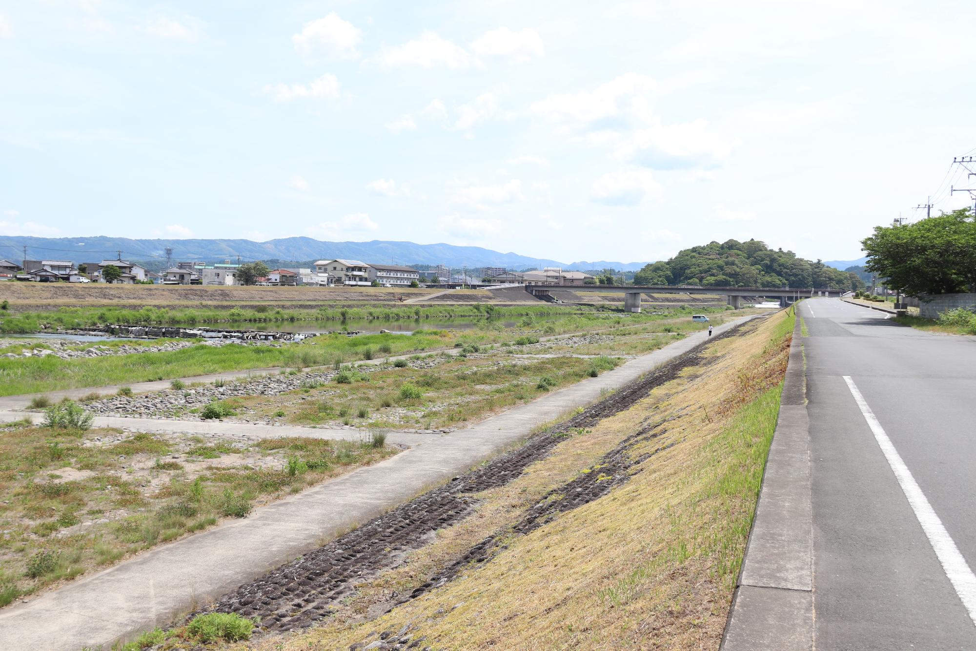 河川敷駐車場（かんぽの宿下）