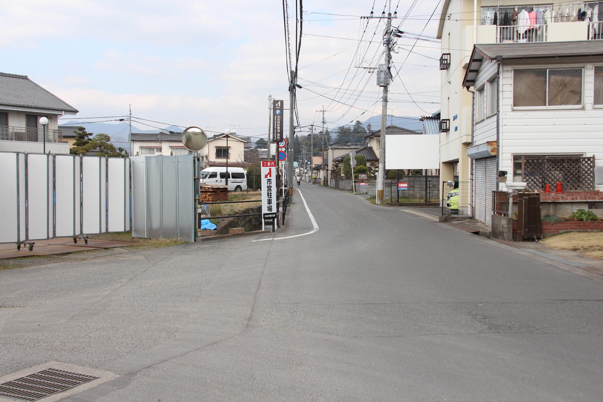 草野本家専用駐車場