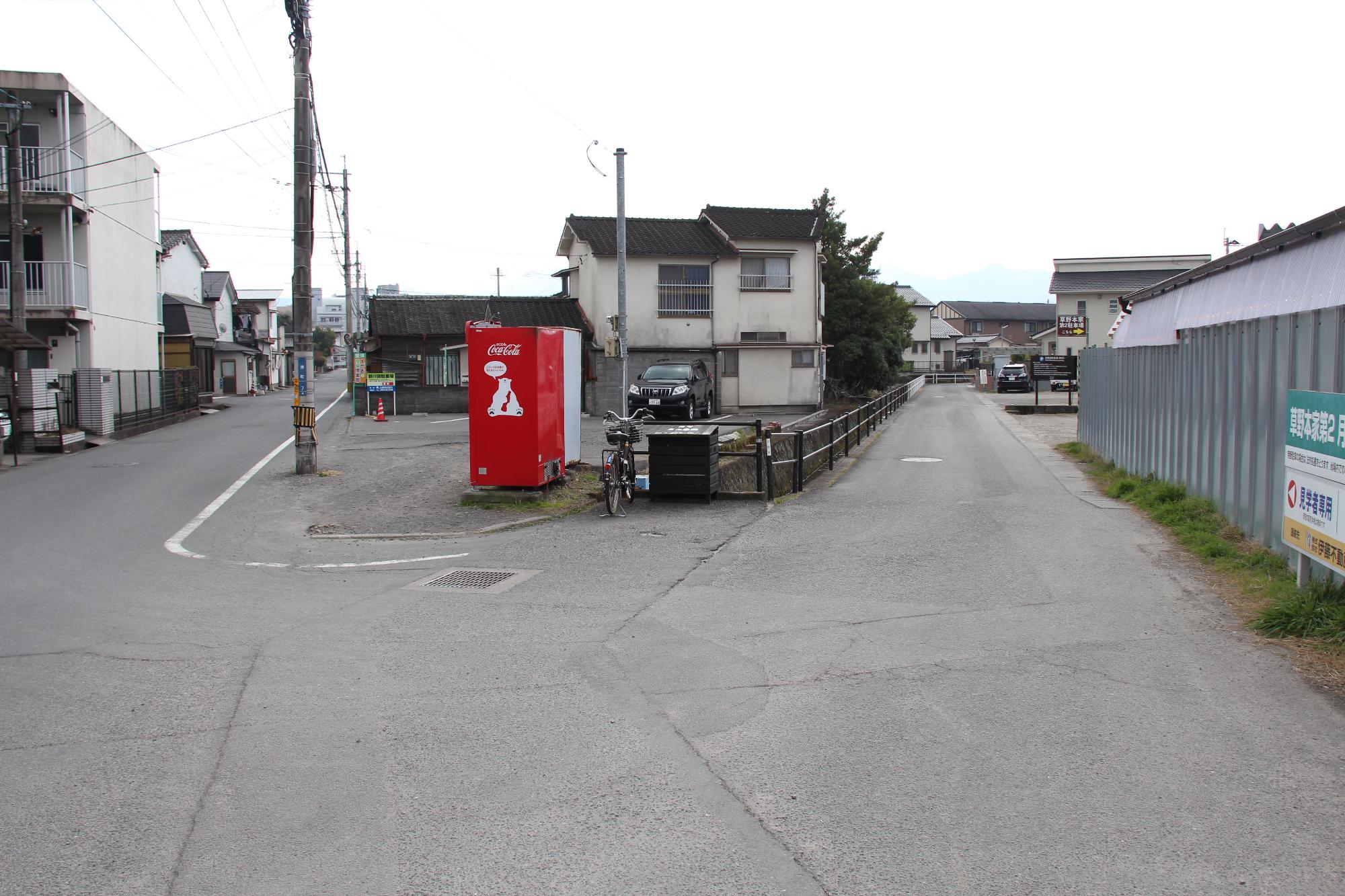 草野本家専用駐車場