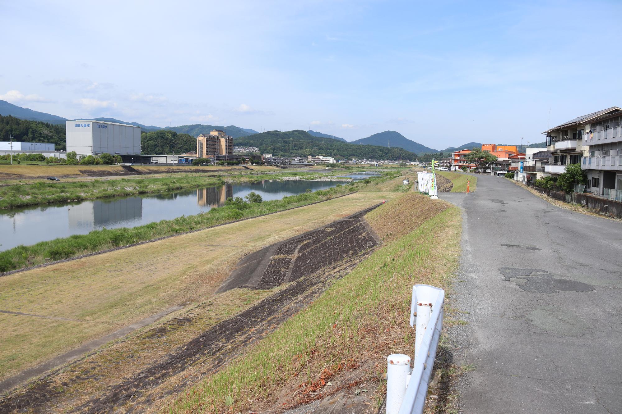 河川敷駐車場（島内橋下）