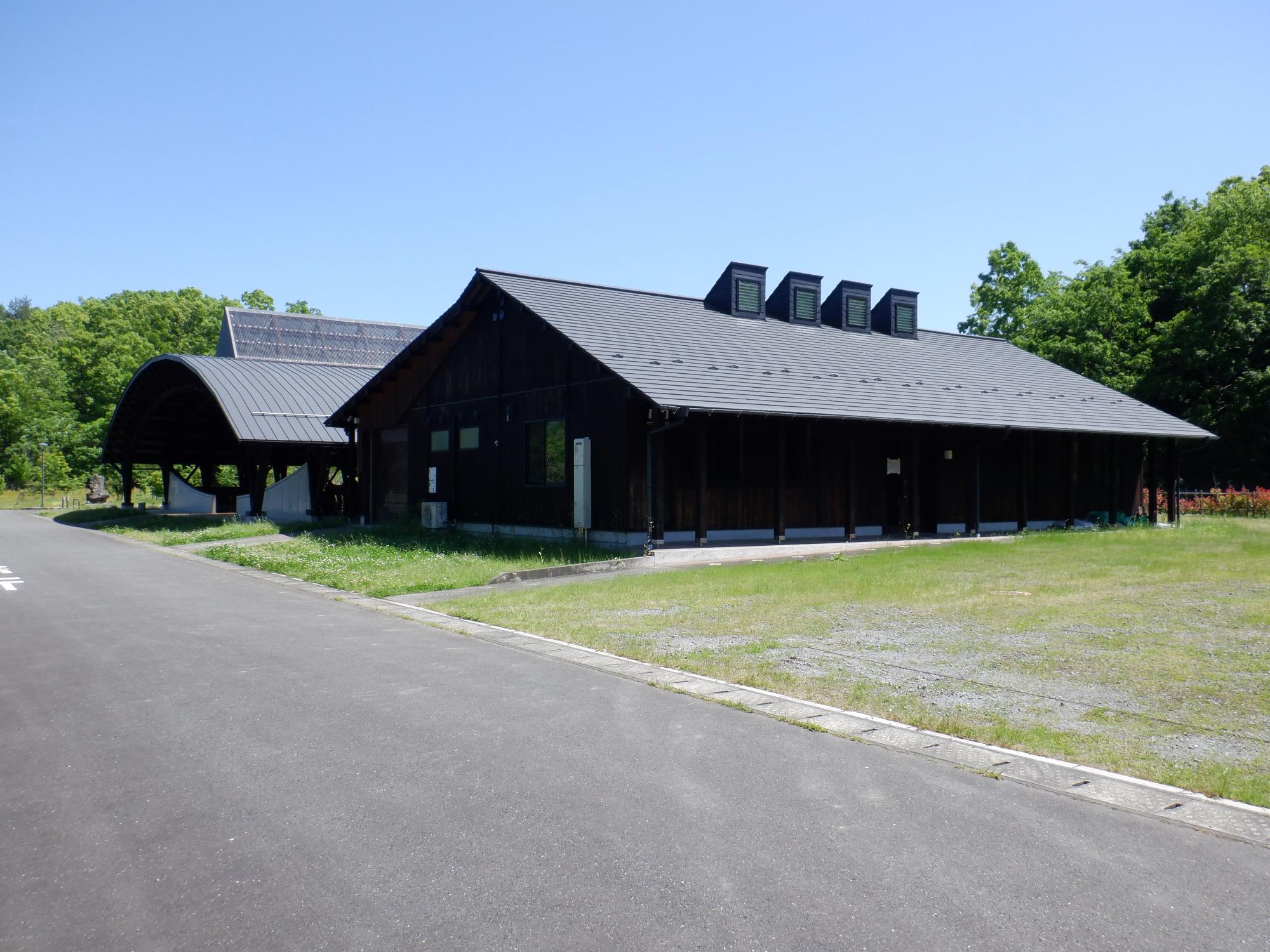 田来原美しい森づくり公園　森づくり交流館