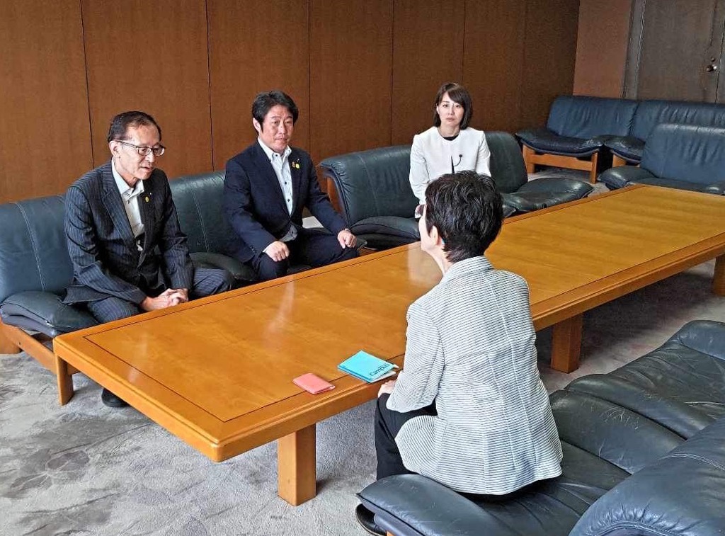 県議会議員との写真2