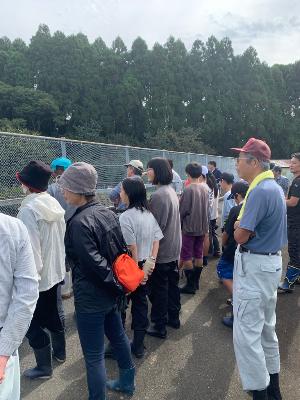 地元の方への史跡解説風景
