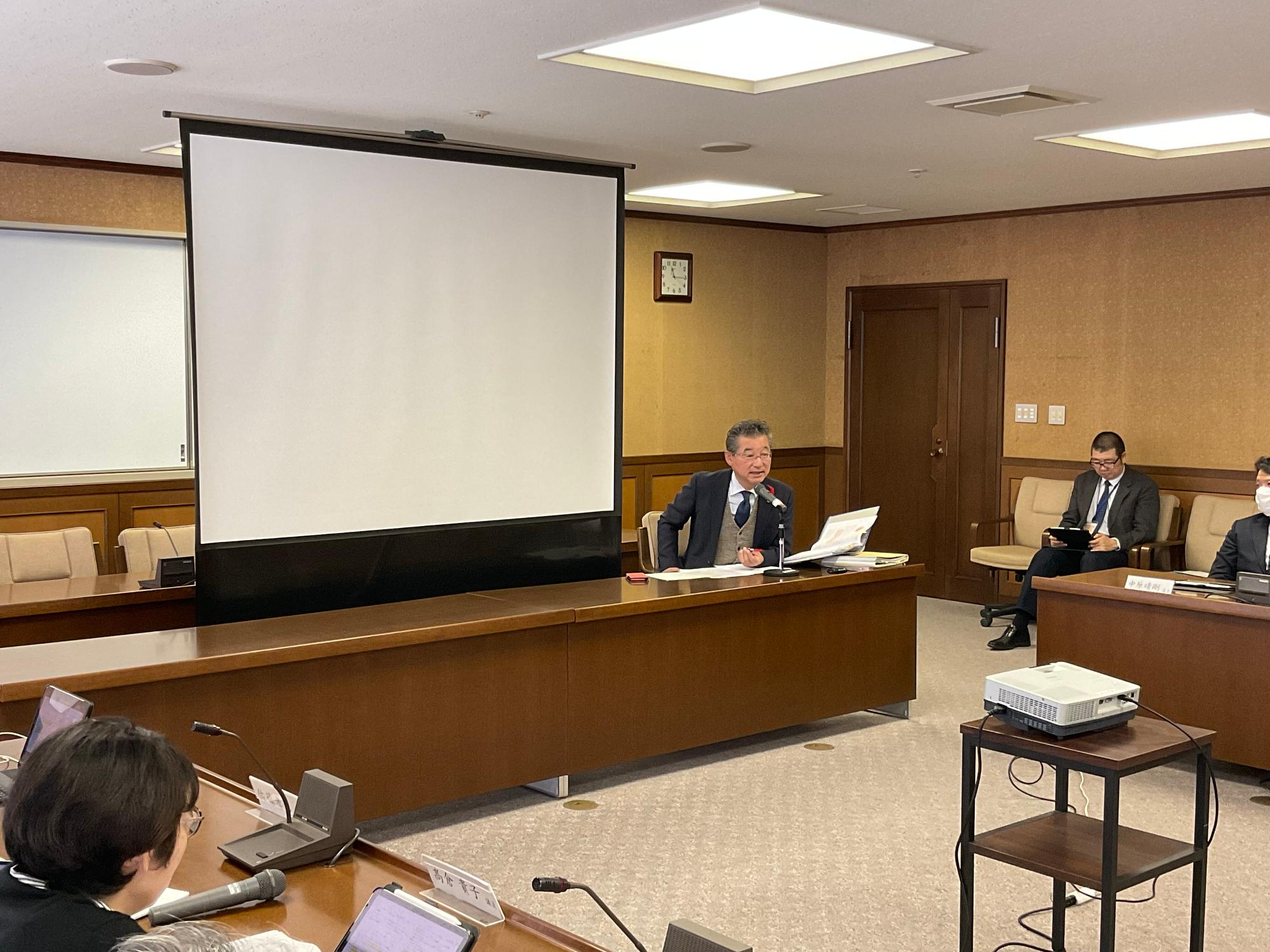 議員間討議