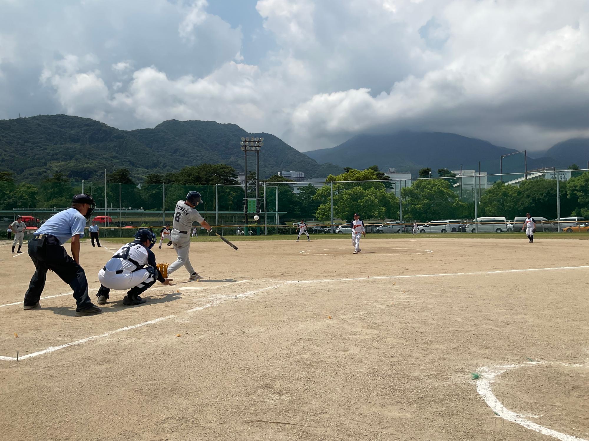 議員ソフトボールの画像1