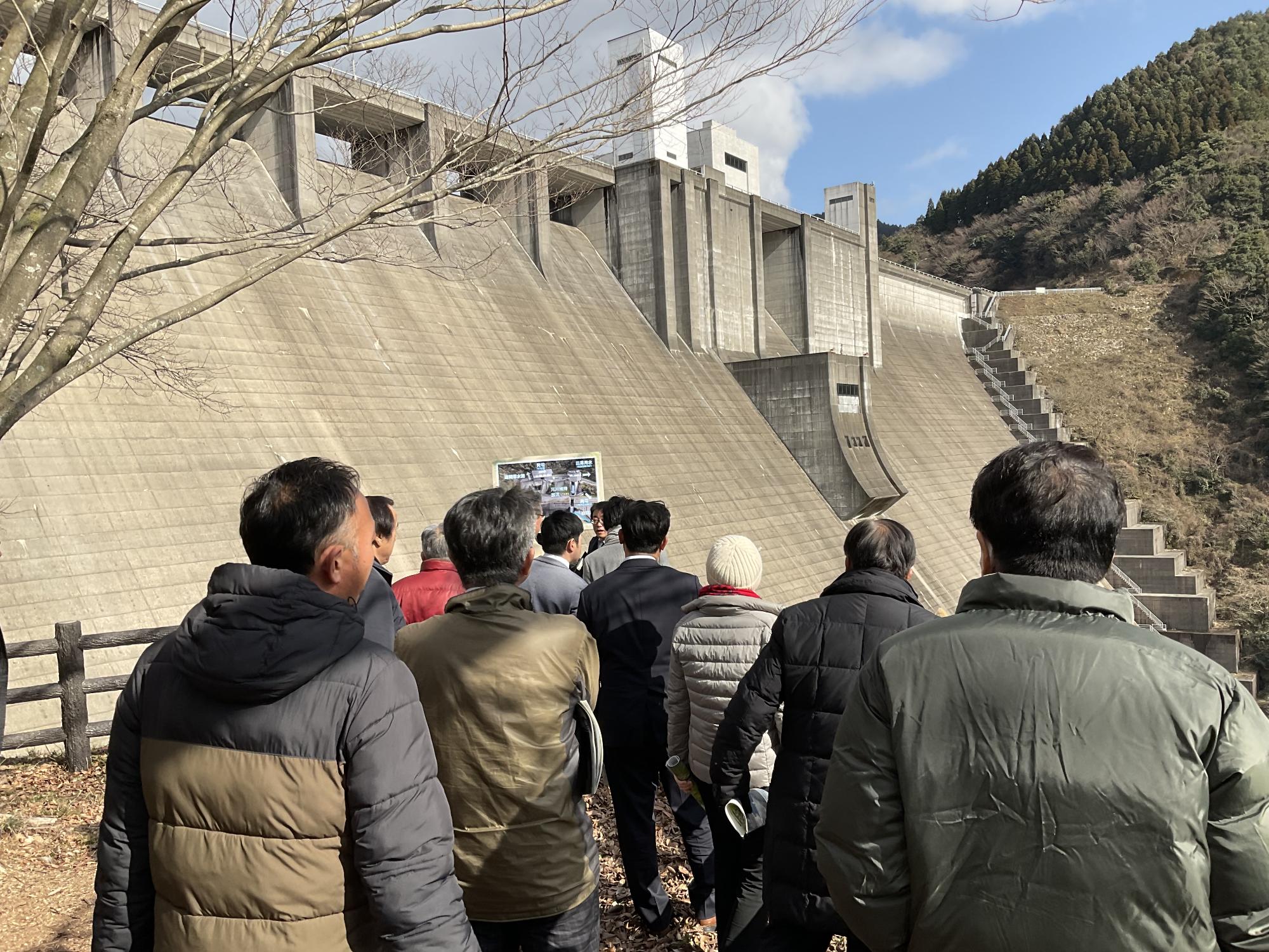 現地視察の様子（竜門ダム）の画像