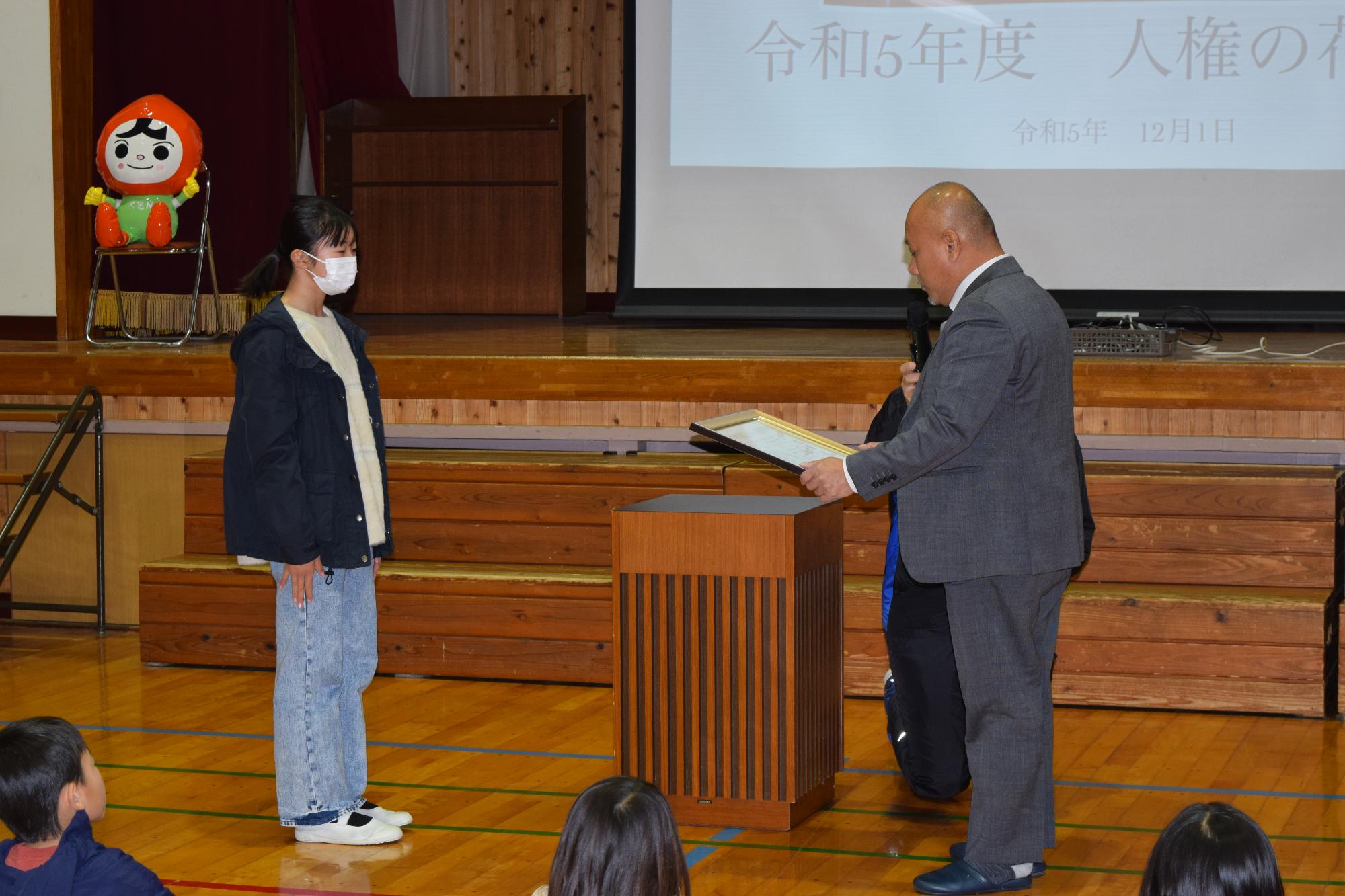 感謝状の贈呈の画像