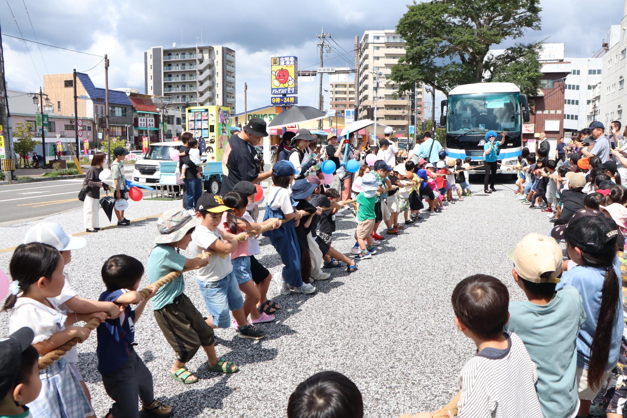 バスの日綱引き