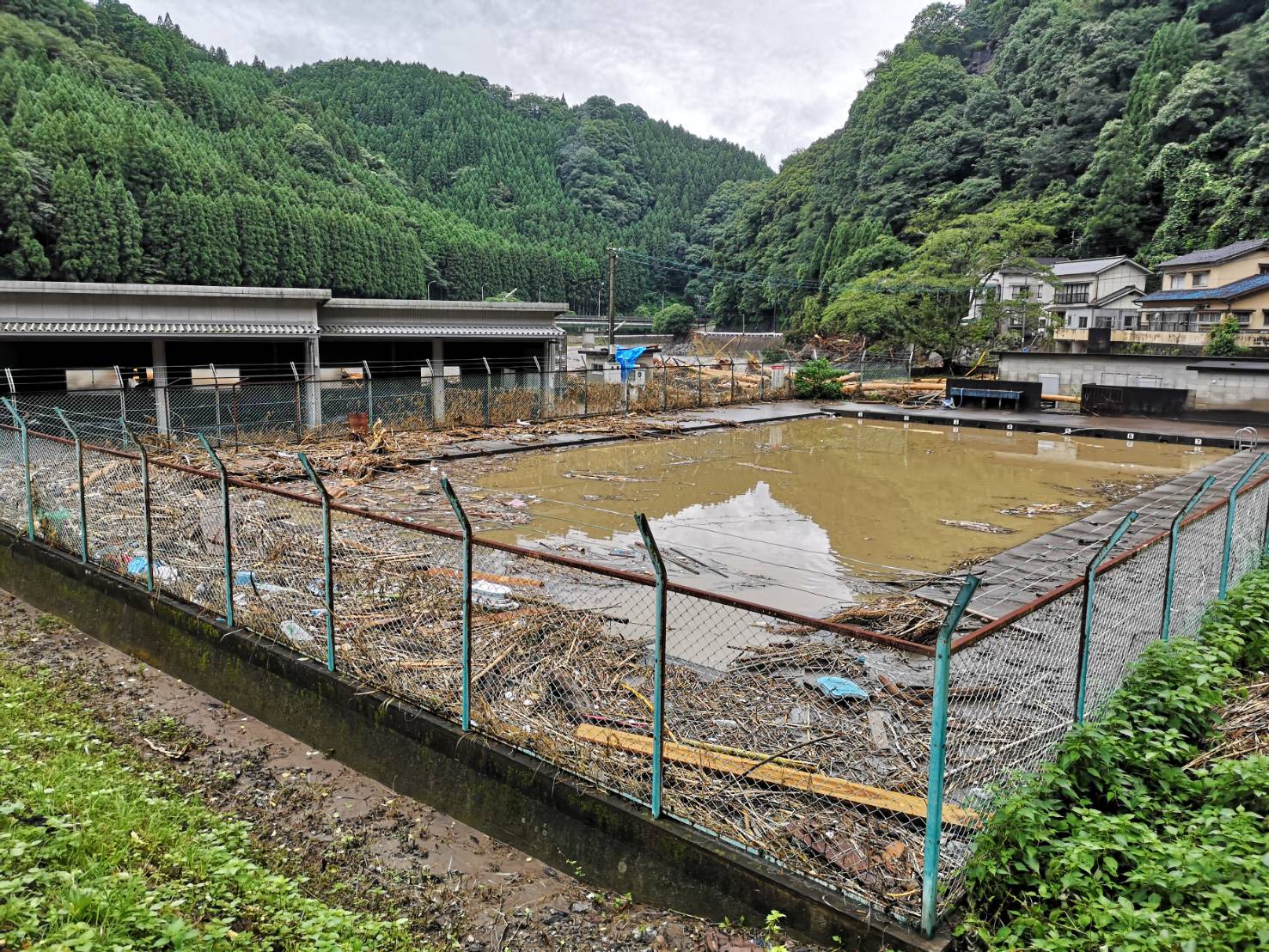 東渓中学校プール