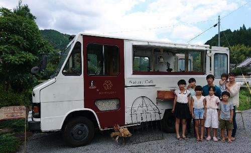 キッチンカー「 5 HOME」でオーガニック料理を提供