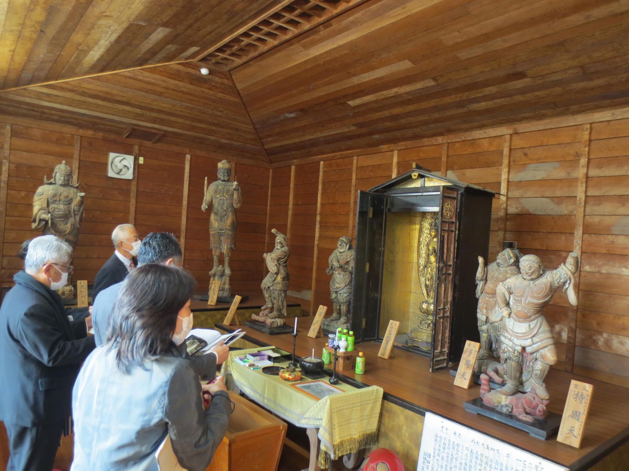 慈眼山永興寺仏像収蔵庫の画像