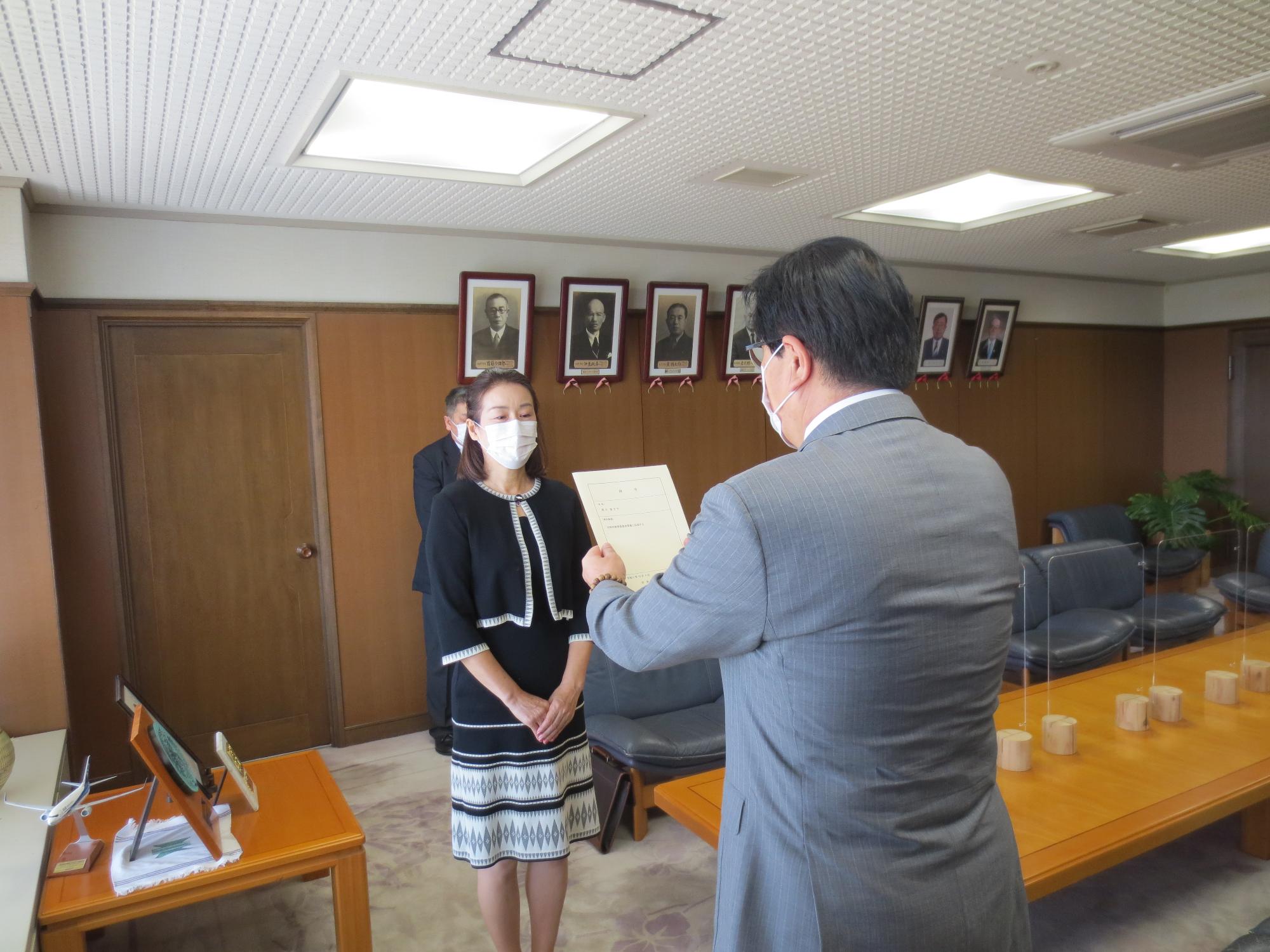 荒川委員辞令交付式