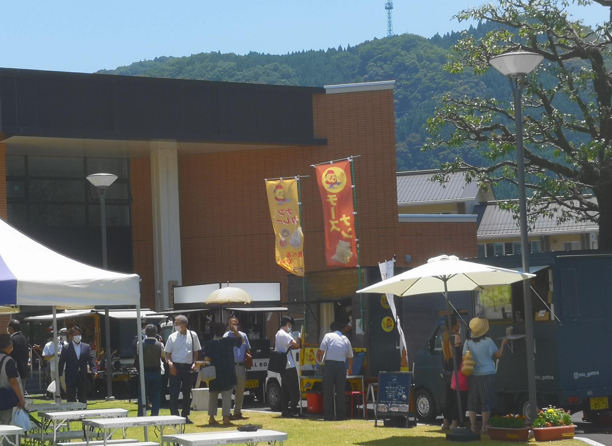 イベント広場の様子の画像