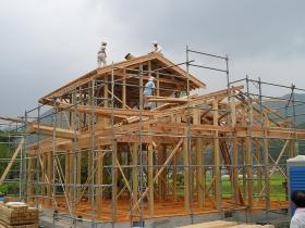 建築中の住宅画像