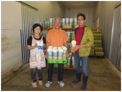 えのき農家と研修生の写真