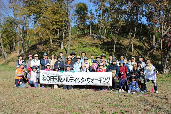 スタート前に記念撮影の画像