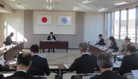 日田市教育委員会の会議の様子写真