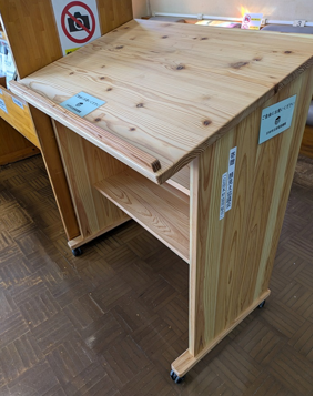 高さが高い新聞台画像