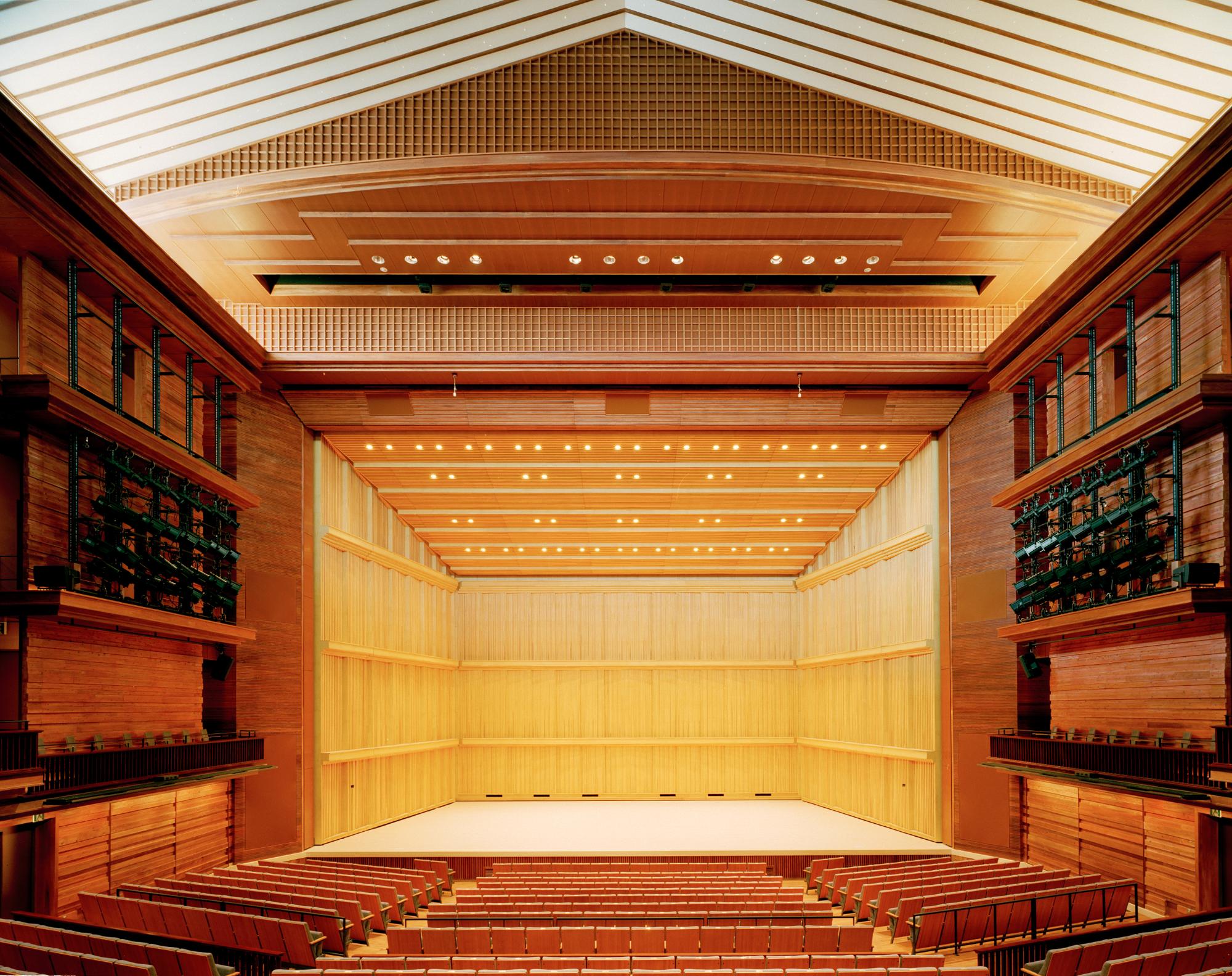 パトリア日田大ホールのステージ写真