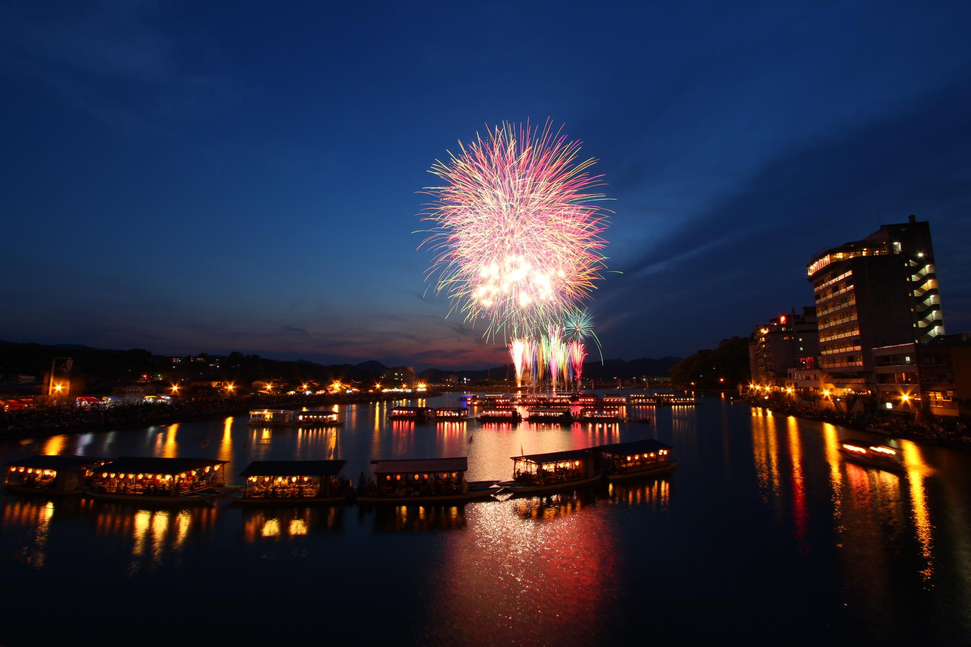 日田川開き観光祭の花火の写真