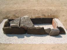 尾漕2号墳石棺の復元写真