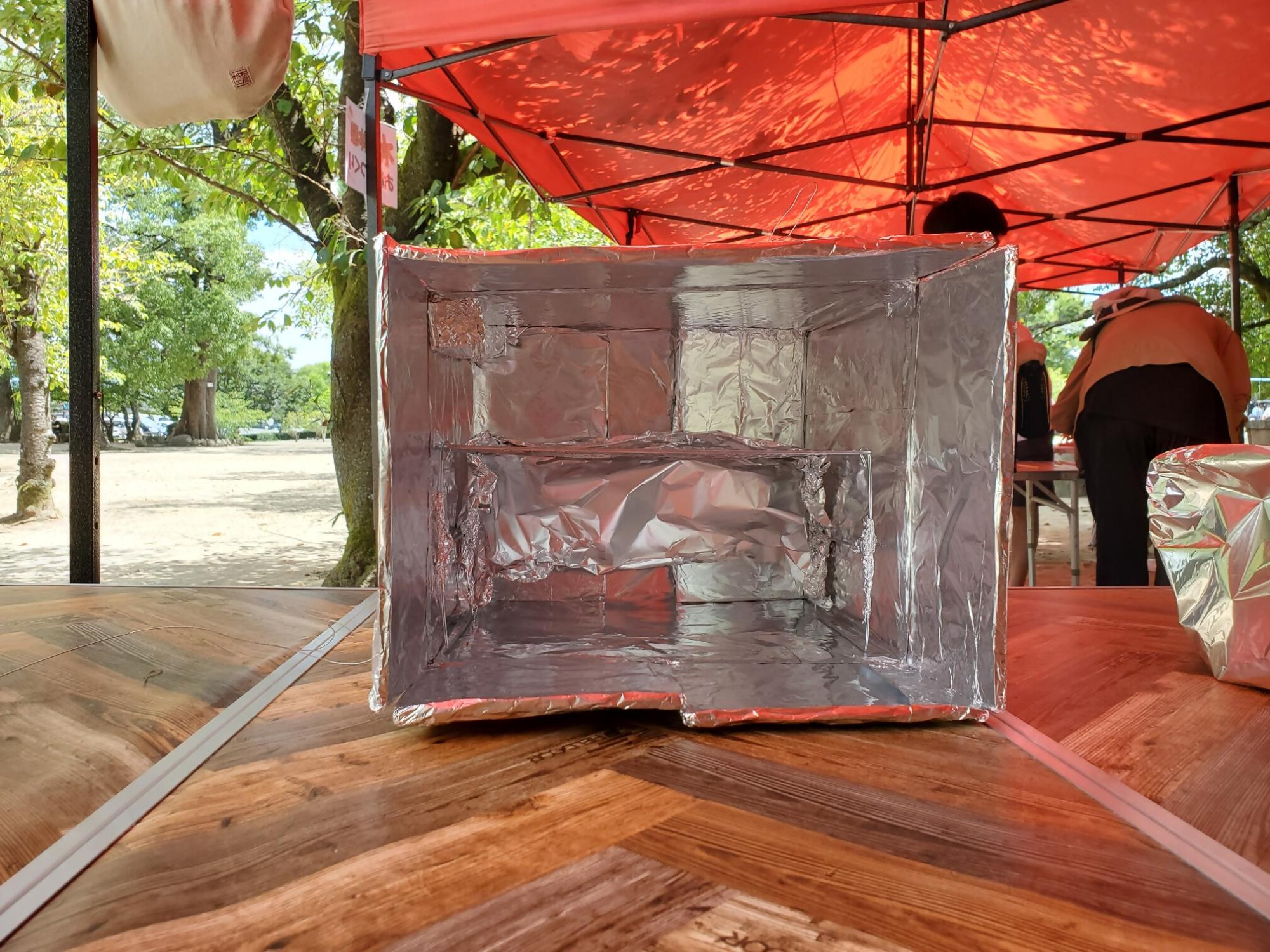 段ボールピザ窯の画像