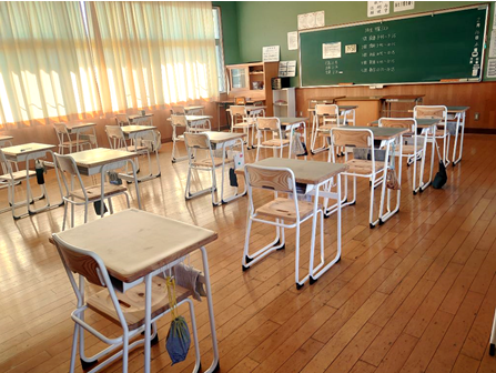 ”きみの木”が並んだ教室の画像