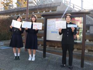 日田高校自作救急ポスター掲示生徒写真